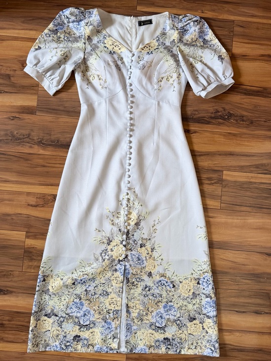 Carisa Dresses & Skirts - Carisa Cottagecore Floral V-Neck Puff Sleeve Midi Dress